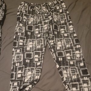 Geometric Black and White Womens Legging CAPRIS / SHORT
